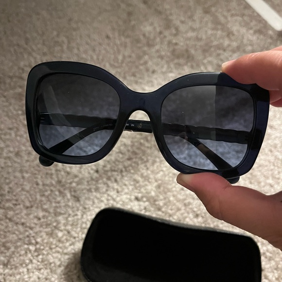 Chanel 5370 Butterfly Spring Sunglasses in Navy - Picture 4 of 7